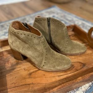 Women’s Frye Nora stud booties in color sand